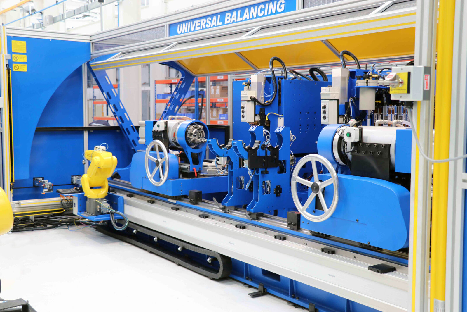Driveshaft balancing machine