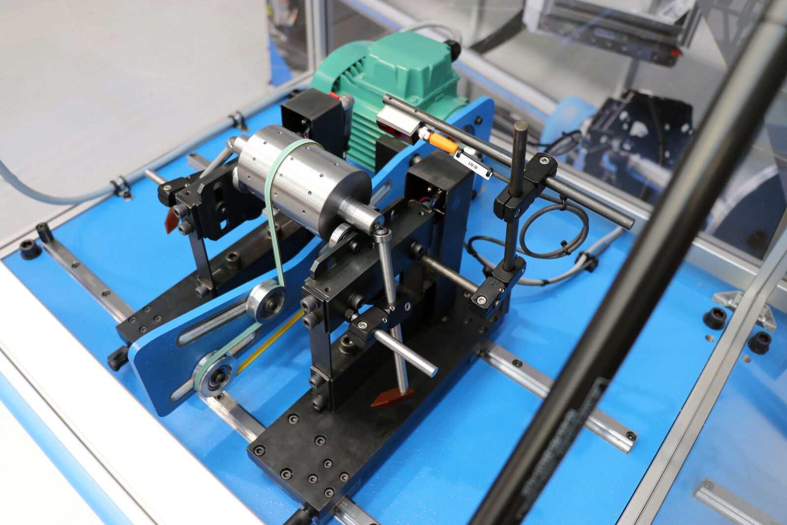 Horizontal balancing machine small